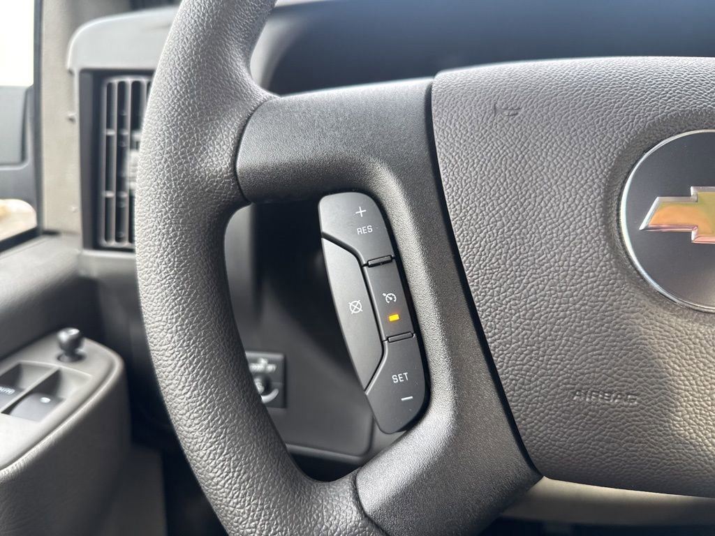 2025 Chevrolet Express Cargo Work Van - Photo 32