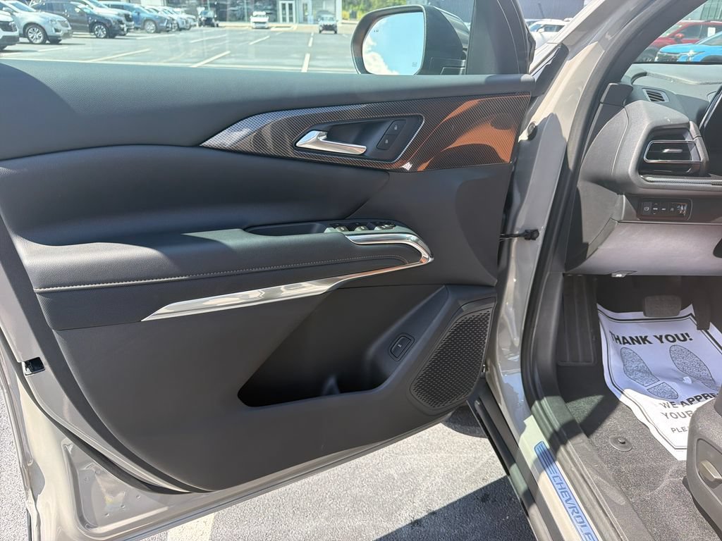 2027 Chevrolet Traverse Z71 - Photo 13