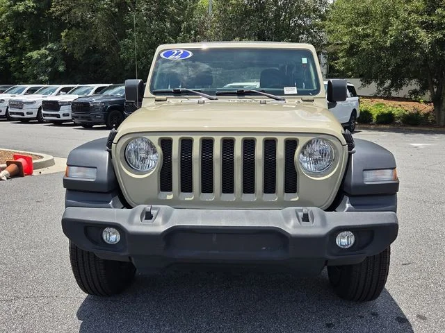 Used 2022  Jeep Sport image 2