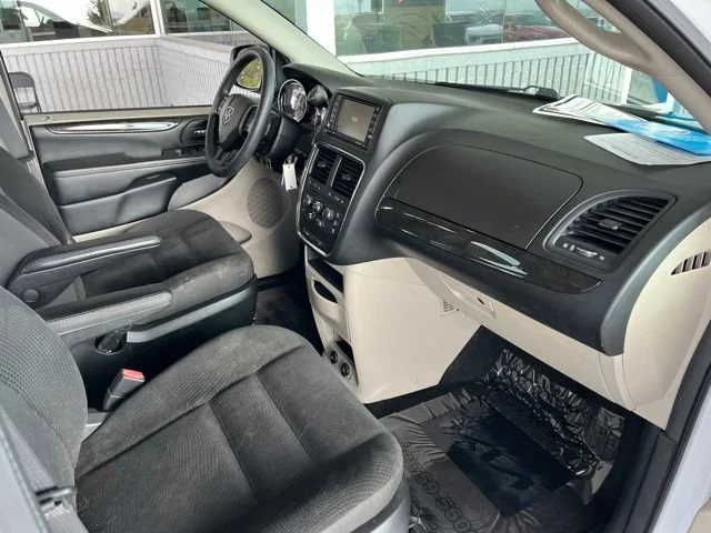 Used 2019 White Knuckle Clearcoat Dodge SE image 53