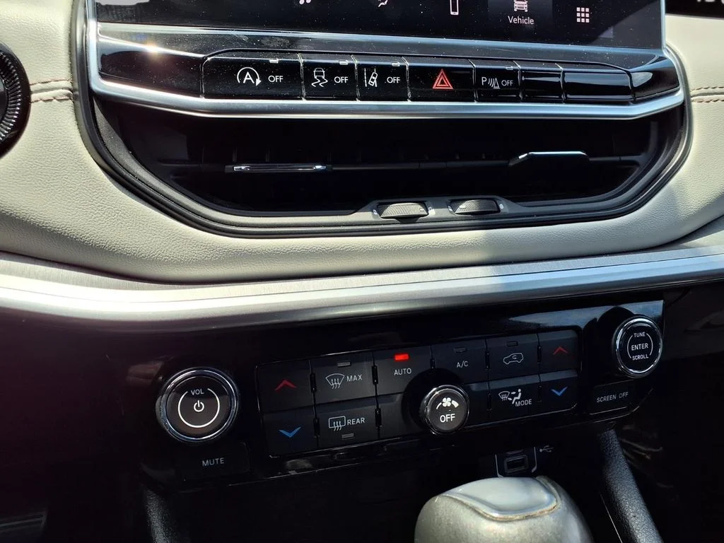 2025 Jeep Compass Limited - Photo 9