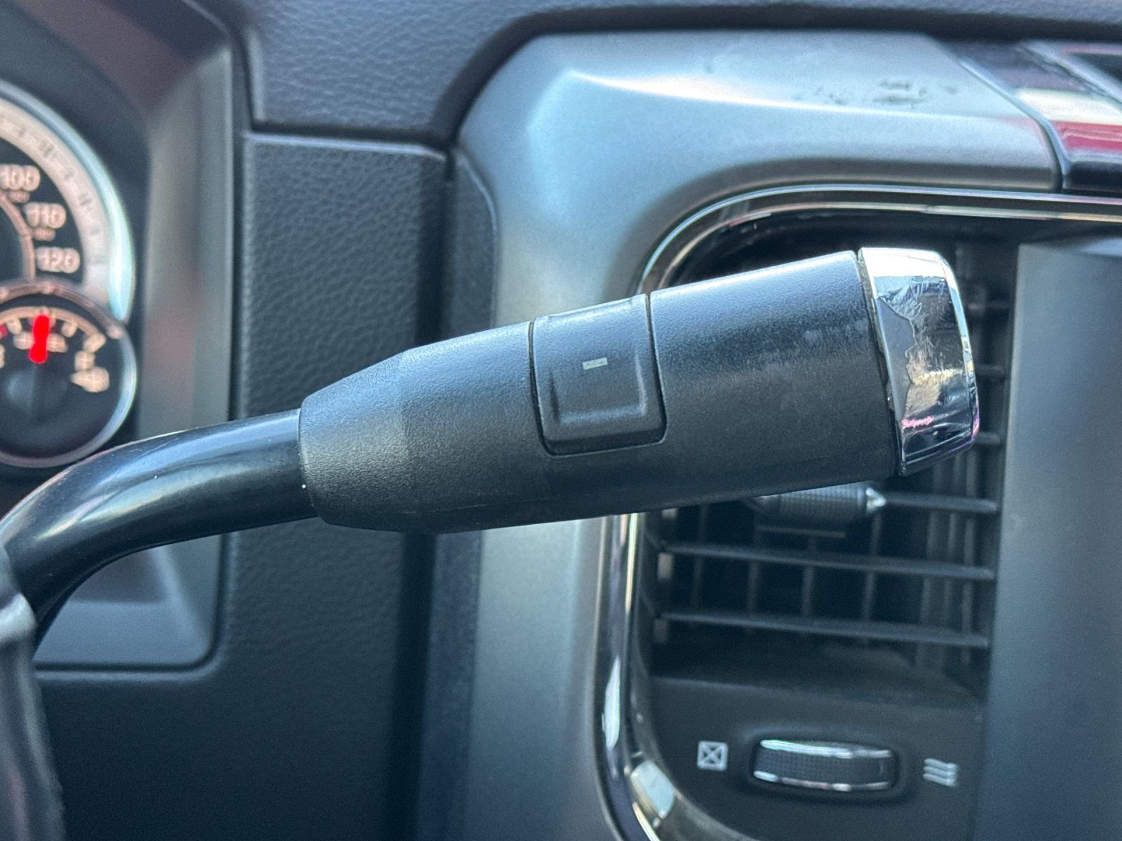 Used 2018 Bright Silver Clearcoat Metallic Ram Laramie image 19