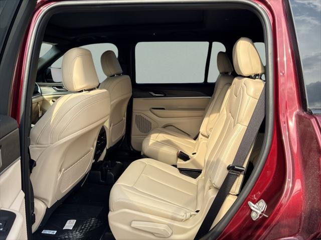 New 2025 Velvet Red Pearl-Coat Exterior Paint Jeep Limited image 27