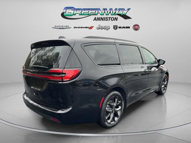 New 2026 Diamond Black Crystal Pearl-Coat Exterior Paint Chrysler Select image 7