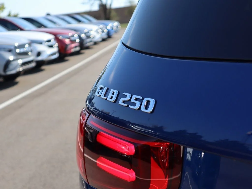 Used 2026 Starling Blue Metallic Mercedes-Benz GLB 250 image 9