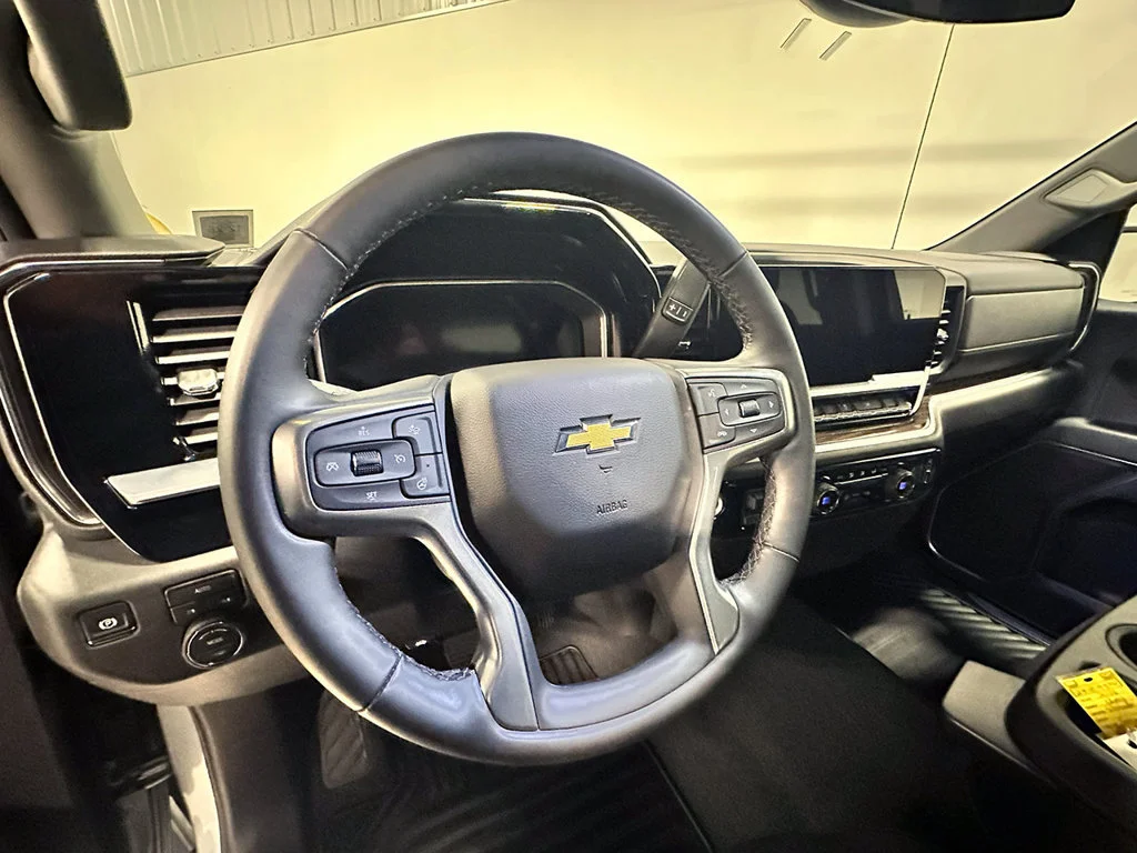 Used 2026 Sterling Gray Metallic Chevrolet LT (2FL) image 21