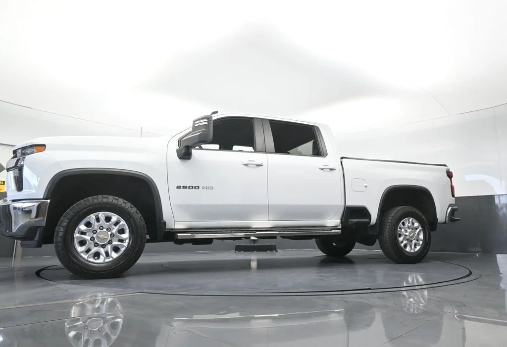 Used 2022 Summit White Chevrolet LT image 51