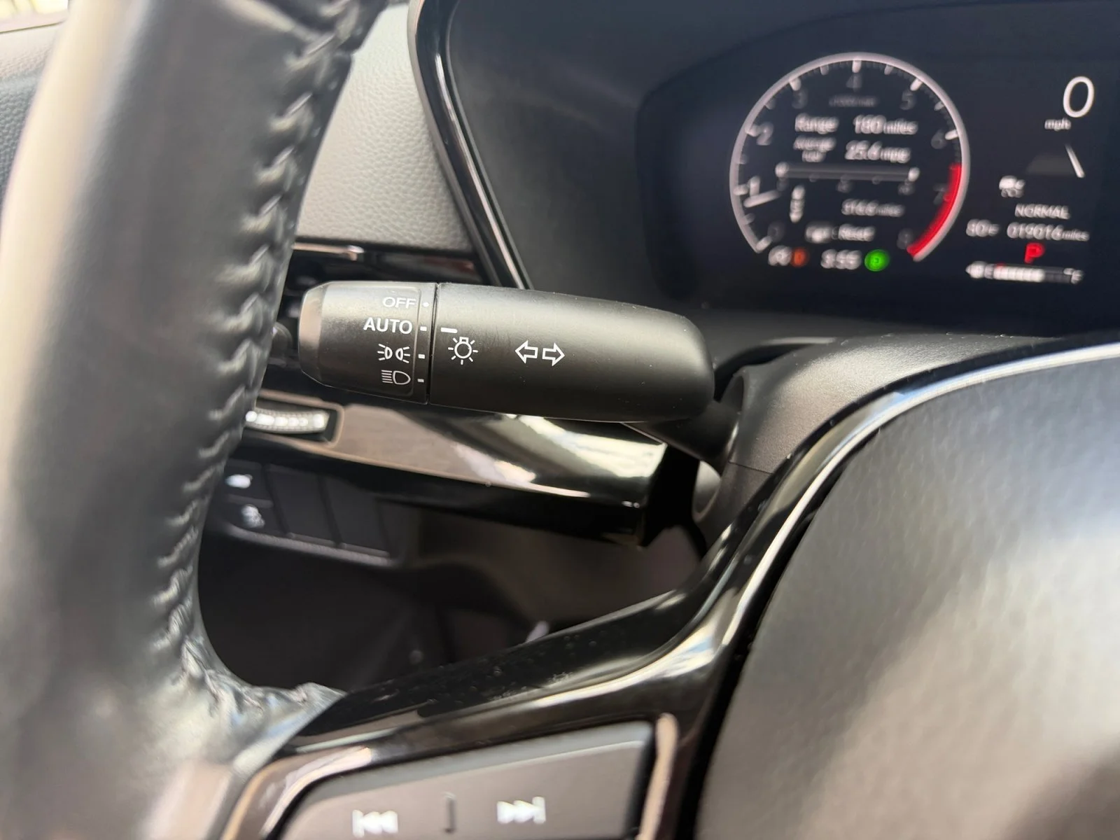 Certified Used 2024 Gray Honda EX-L image 13