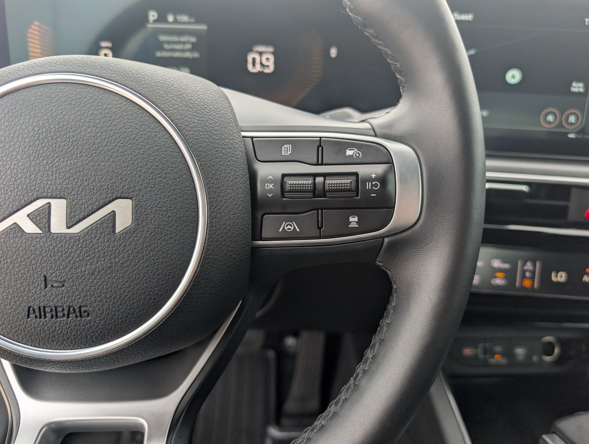 Used 2025 White Kia GT-Line image 14
