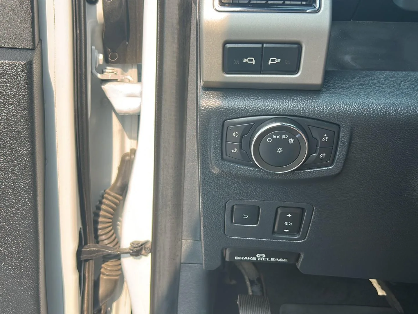 Used 2022 Oxford White Ford Lariat image 25