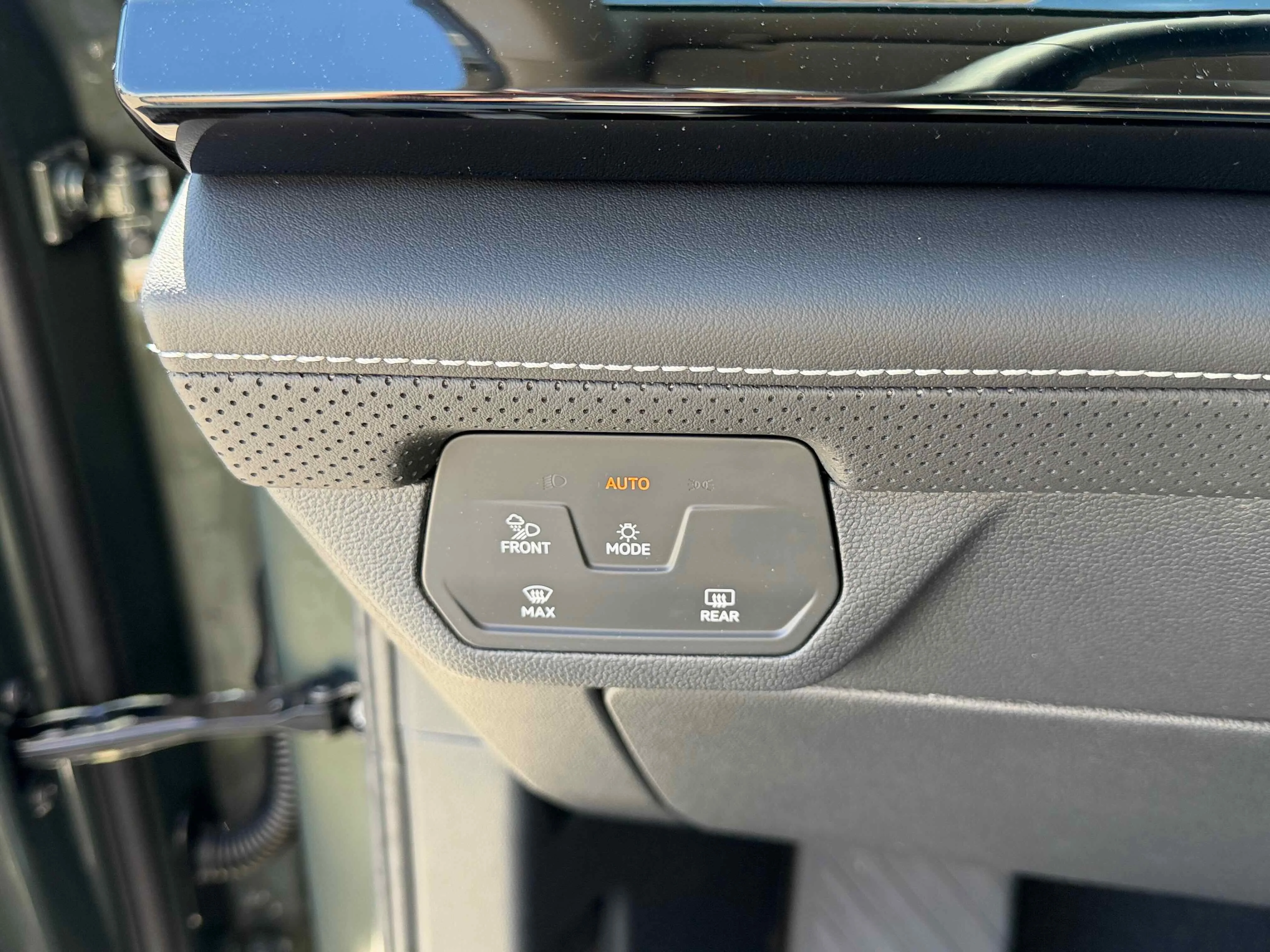 New 2026 Green Volkswagen 2.0T SE w/Technology image 23
