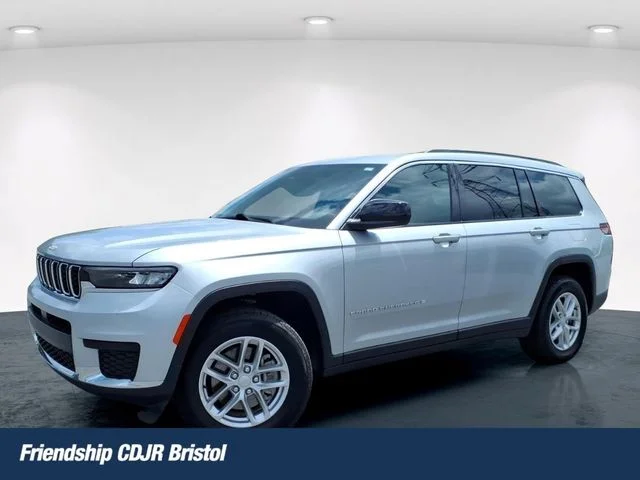 Used 2025 Silver Jeep Laredo image 1