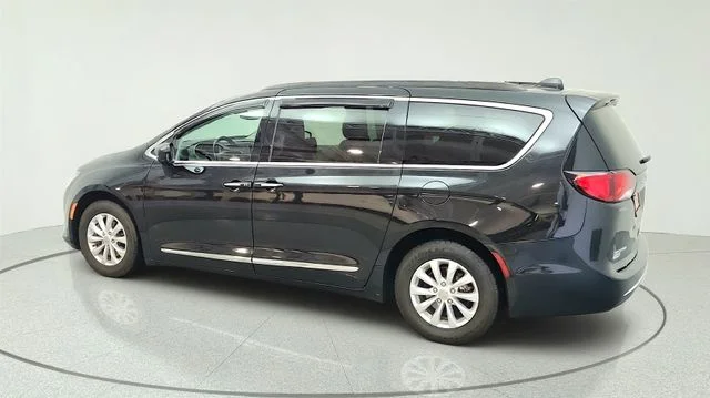 Used 2017 Black Chrysler Touring L image 8