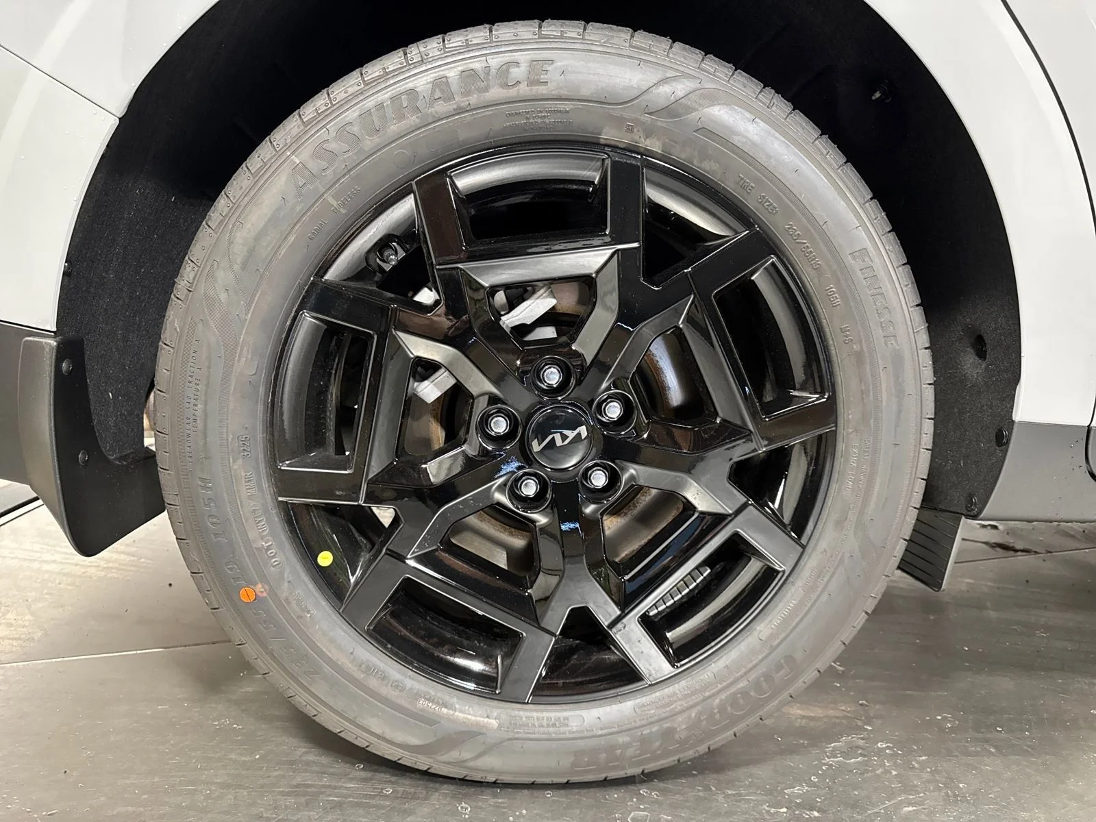 New 2026 Ceramic White Kia SX Prestige image 13