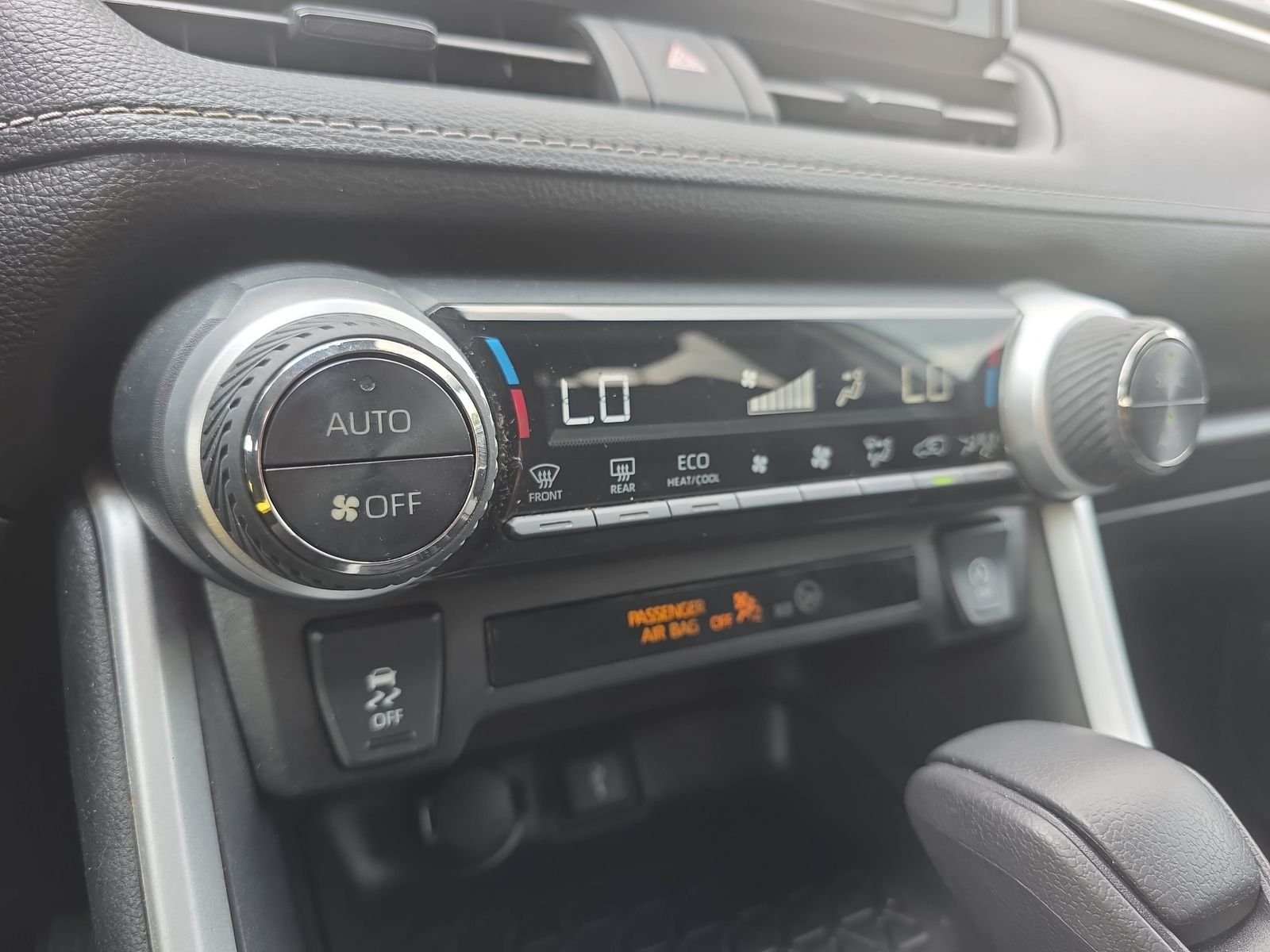 Used 2022 White Toyota XLE image 24