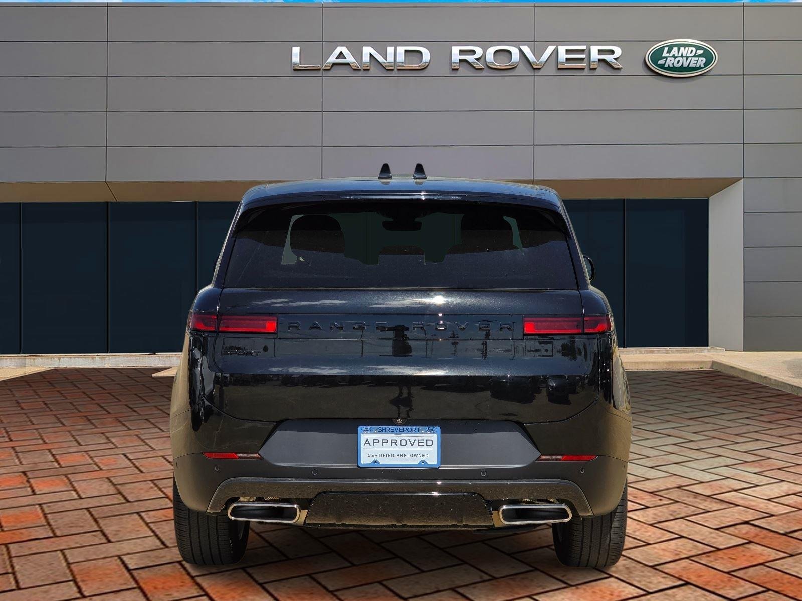 Used 2025 Santorini Black Metallic Land Rover SE image 5