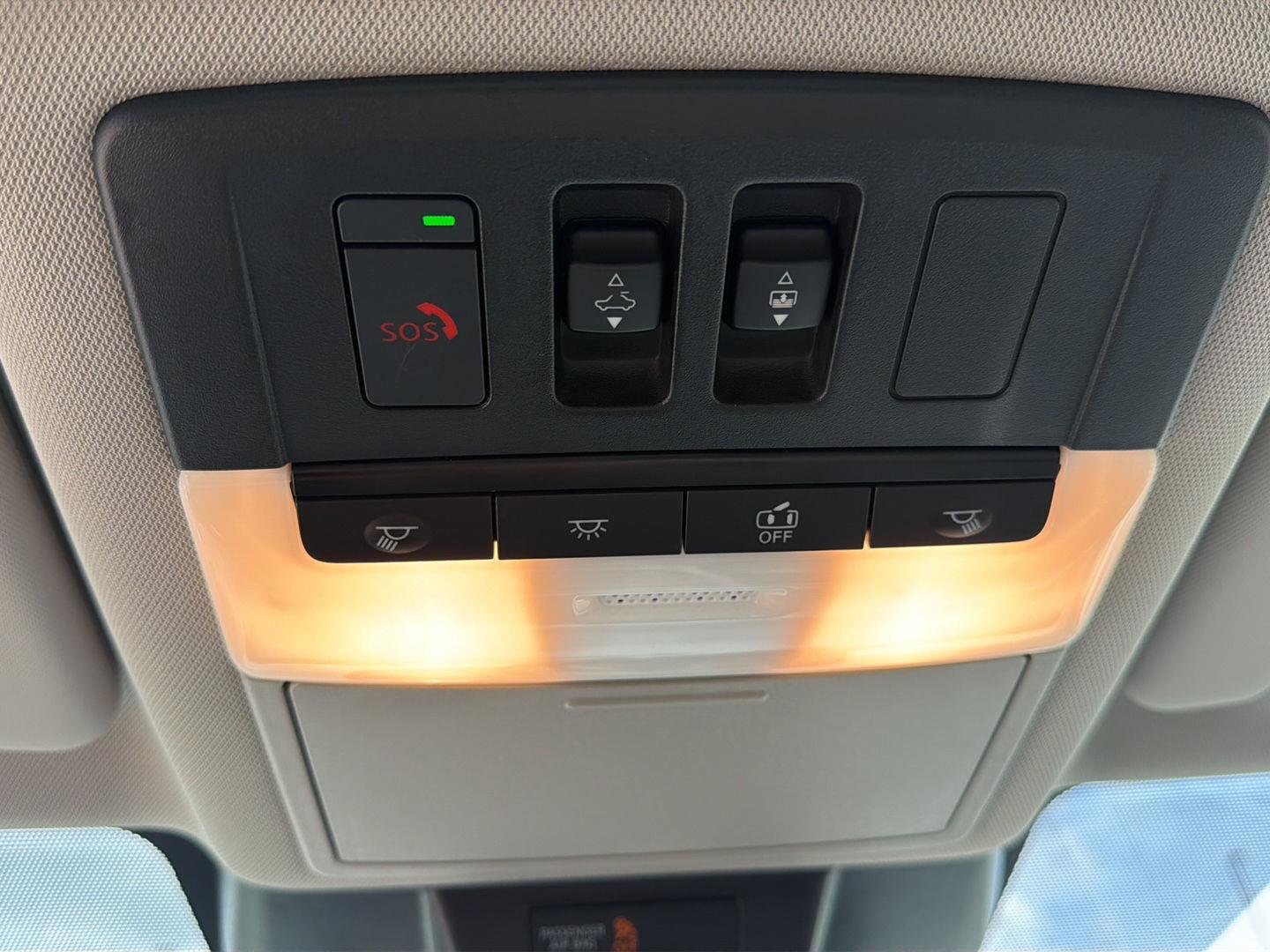 Used 2023 Pearl White Tricoat Nissan SL image 20