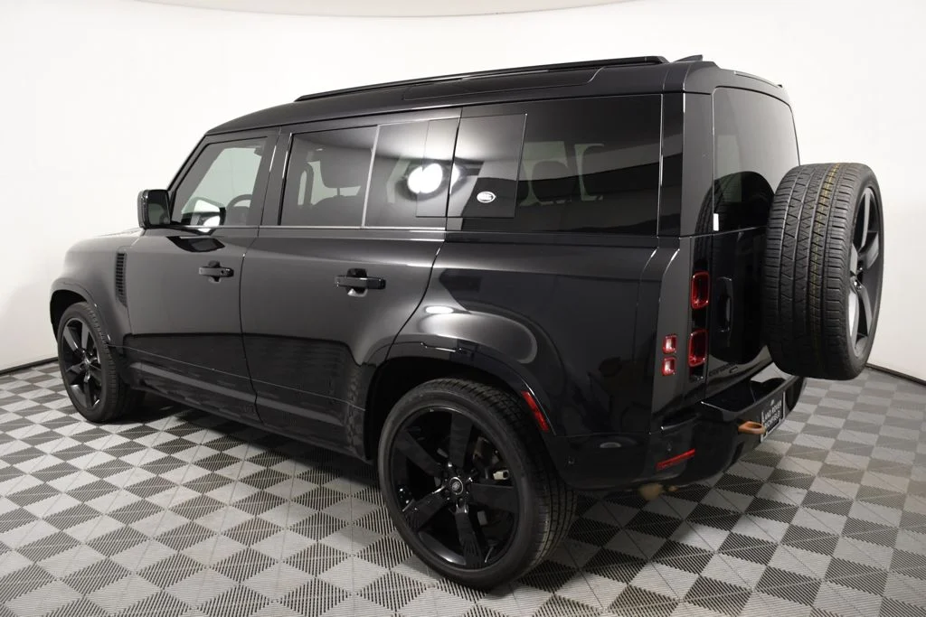 Used 2023 Santorini Black Metallic Land Rover X-Dynamic SE image 3