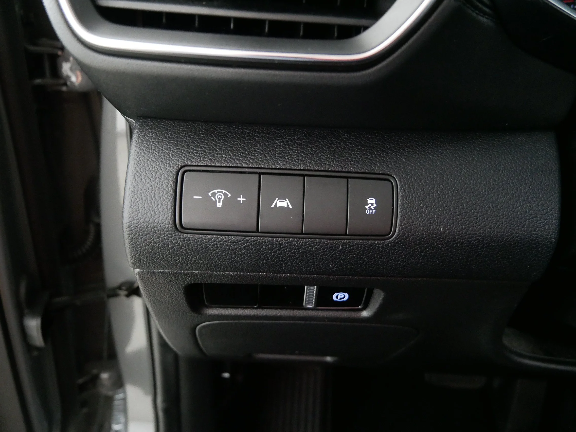 Used 2022 Hampton Gray Hyundai SEL image 26