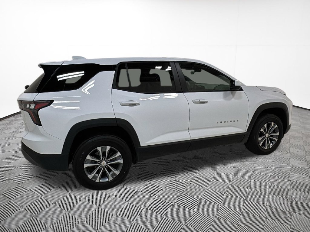 Used 2025 White Chevrolet LT image 9