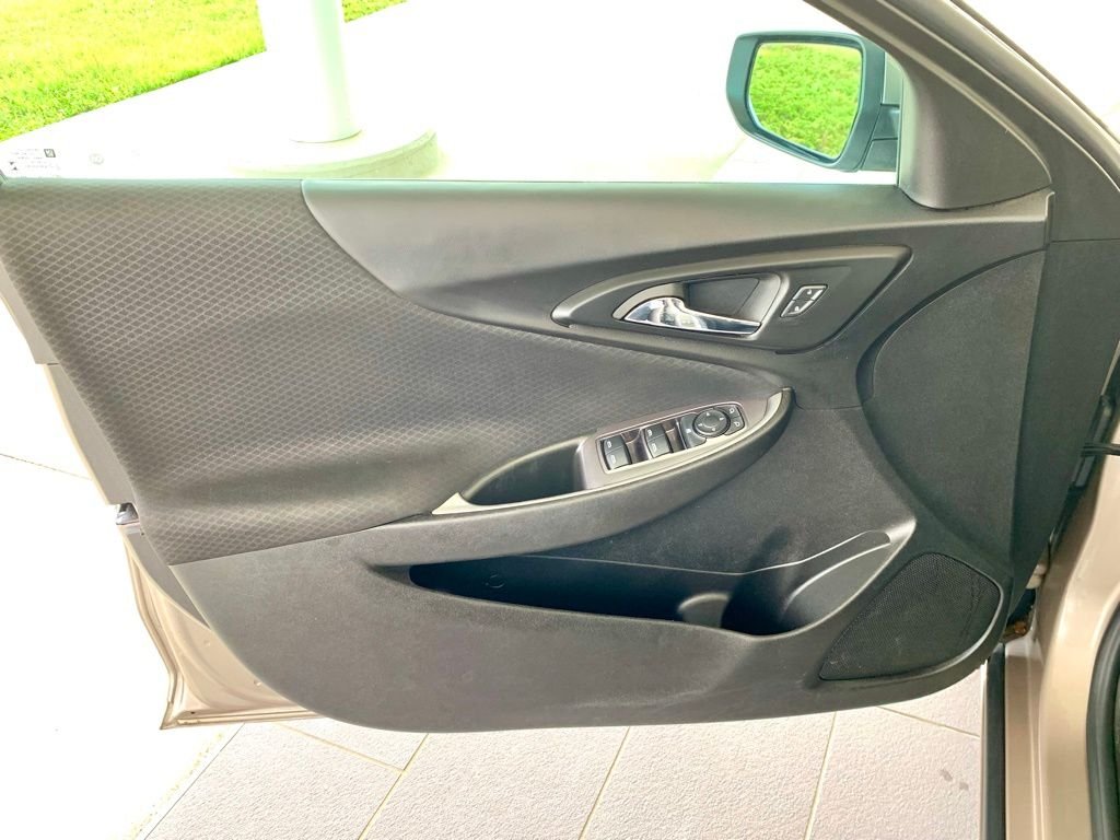 Used 2023 Gray Chevrolet LT image 11