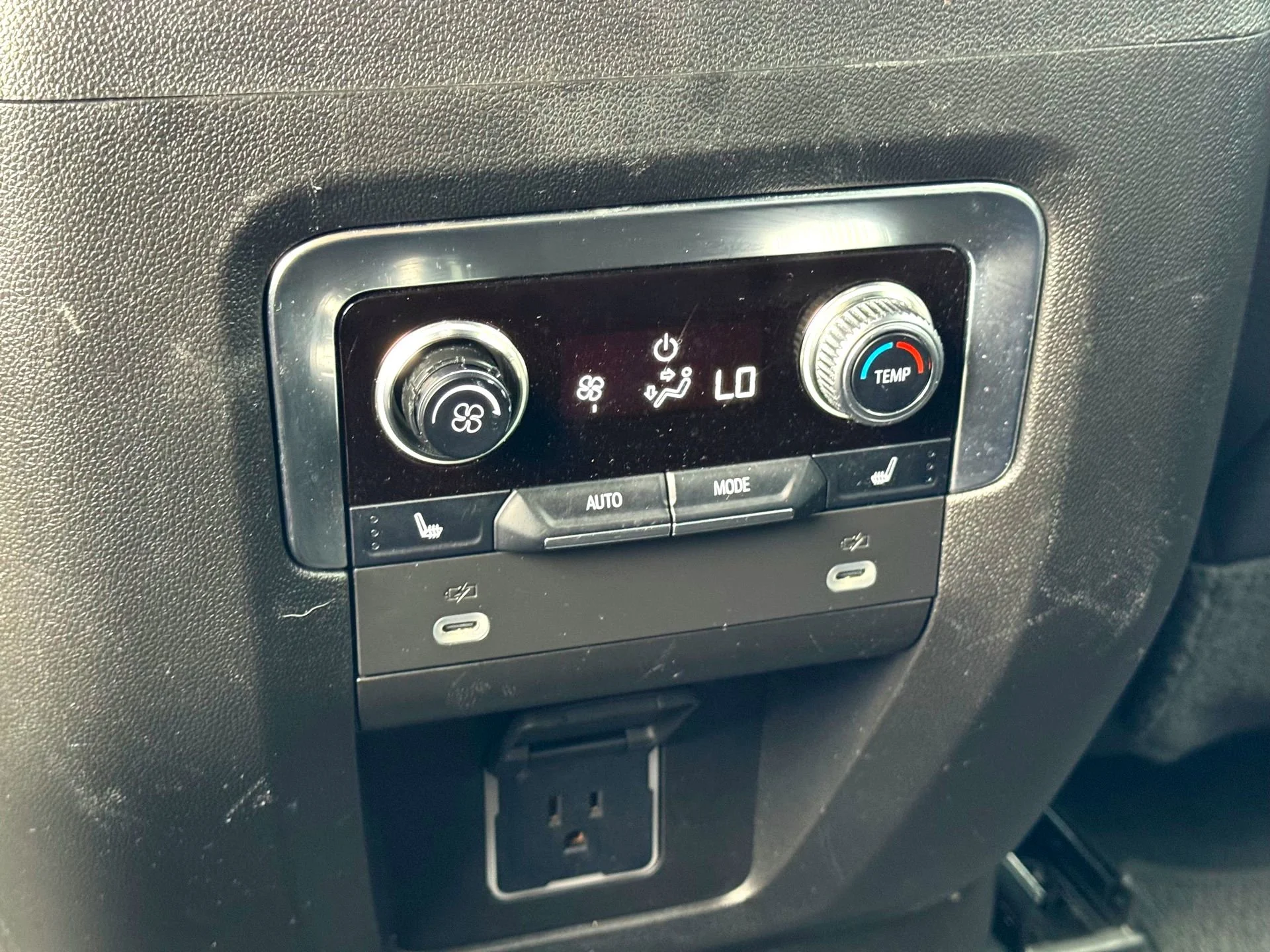 Used 2024 Onyx Black GMC Denali image 22