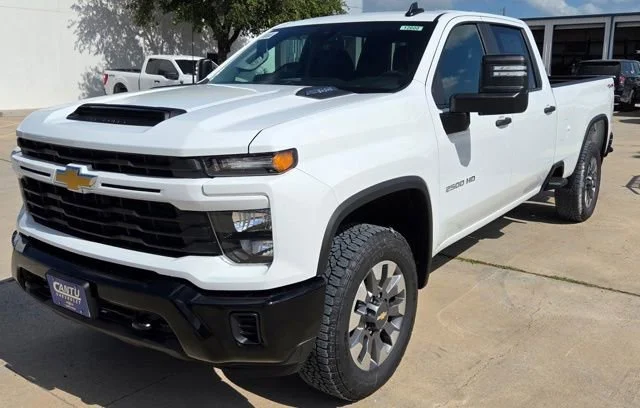 New 2026 Summit White Chevrolet Custom image 6