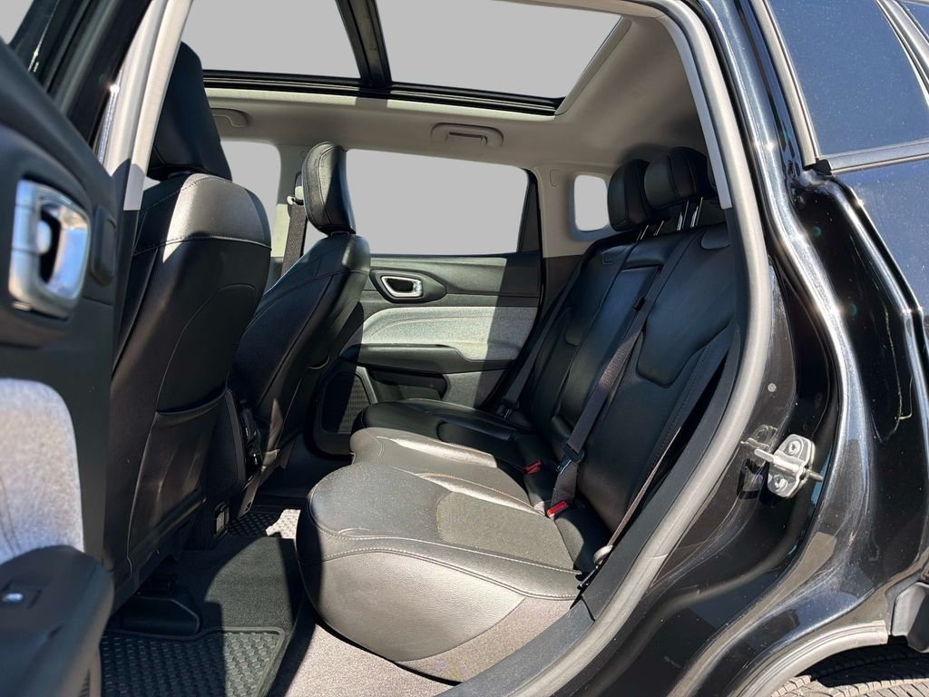 Used 2022 Black Jeep Latitude Lux image 16