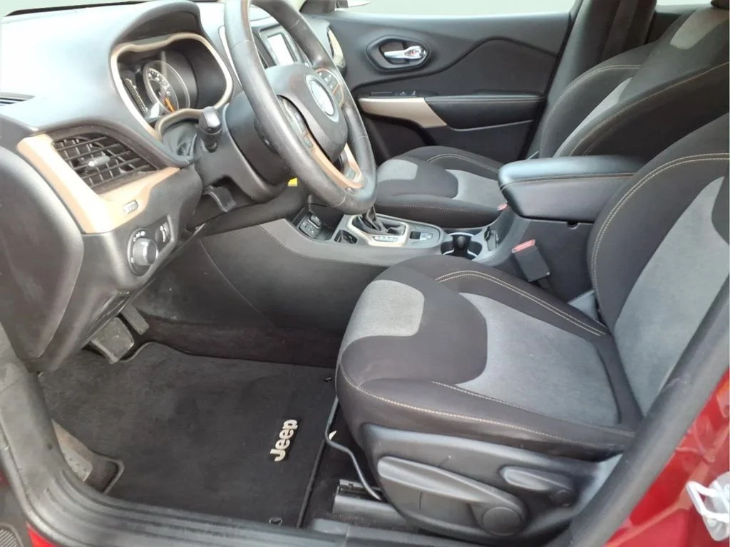 Used 2017 Red Jeep Sport image 19