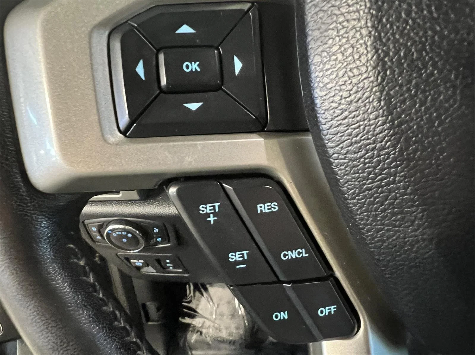 Used 2019 Blue Jeans FORD LARIAT image 25