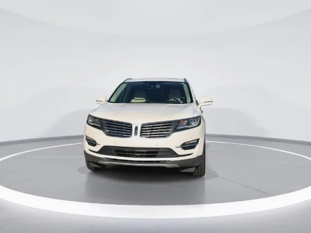Used 2016 White Lincoln Reserve image 3