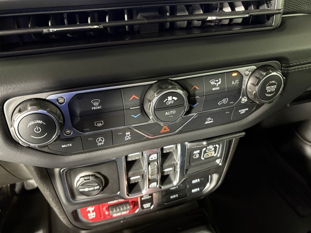 New 2026 Bright White Clearcoat Jeep Rubicon image 26