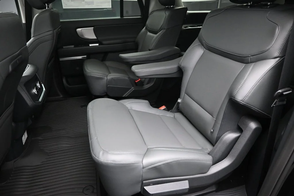 New 2027 Agate Black Metallic Ford Active image 21