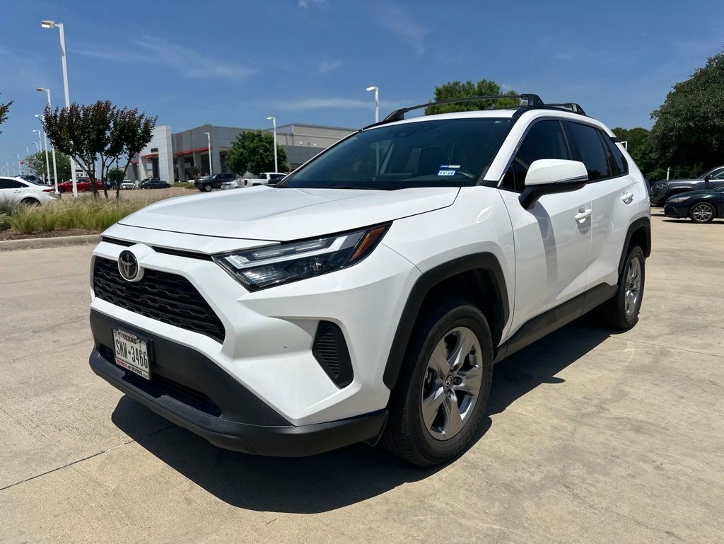 2022 Toyota RAV4 XLE FWD's photo