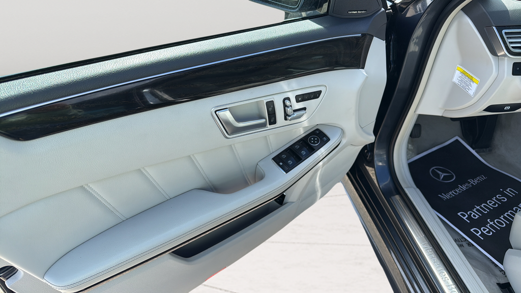 Used 2014  Mercedes-Benz E 550 image 10