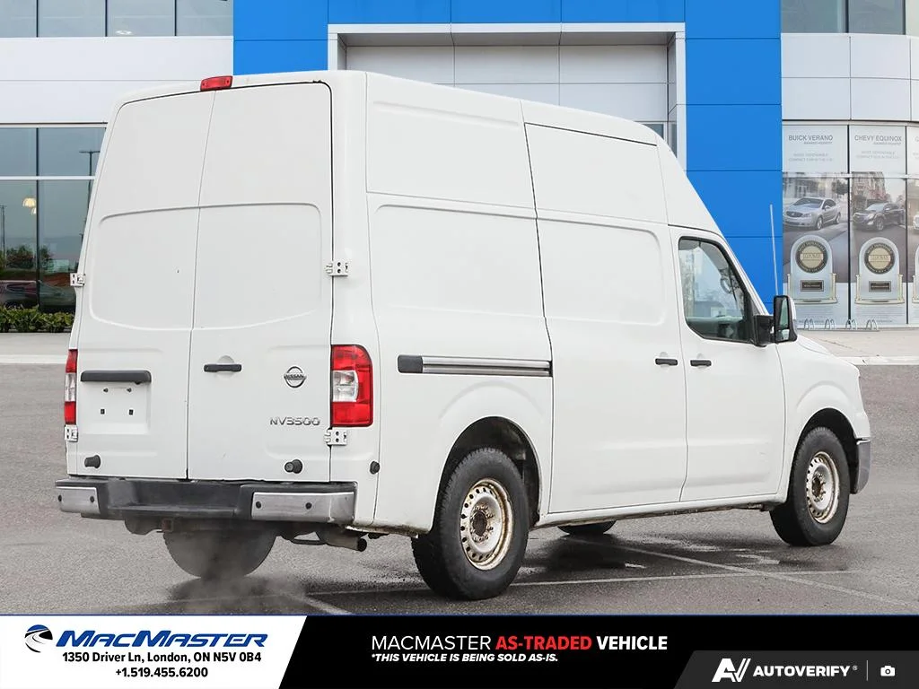 Used 2017  Nissan  image 5