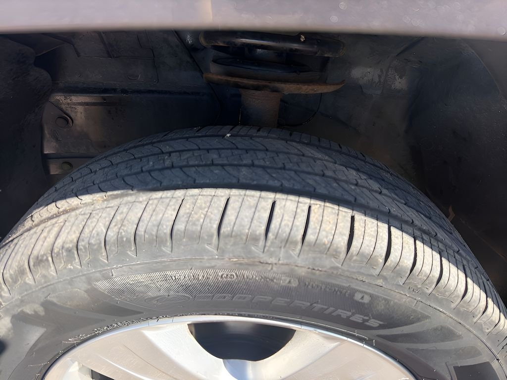 Used 2015 Granite Crystal Metallic Clearcoat Jeep Latitude image 21