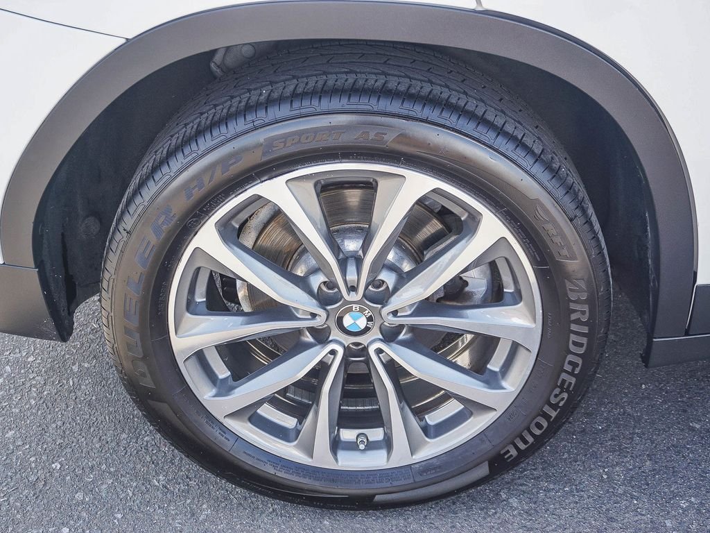 Used 2019 White BMW sDrive30i image 8