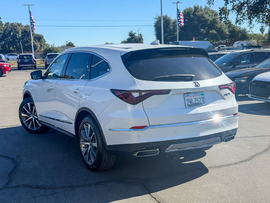 Used 2025 Platinum White Pearl Acura Technology Package image 9