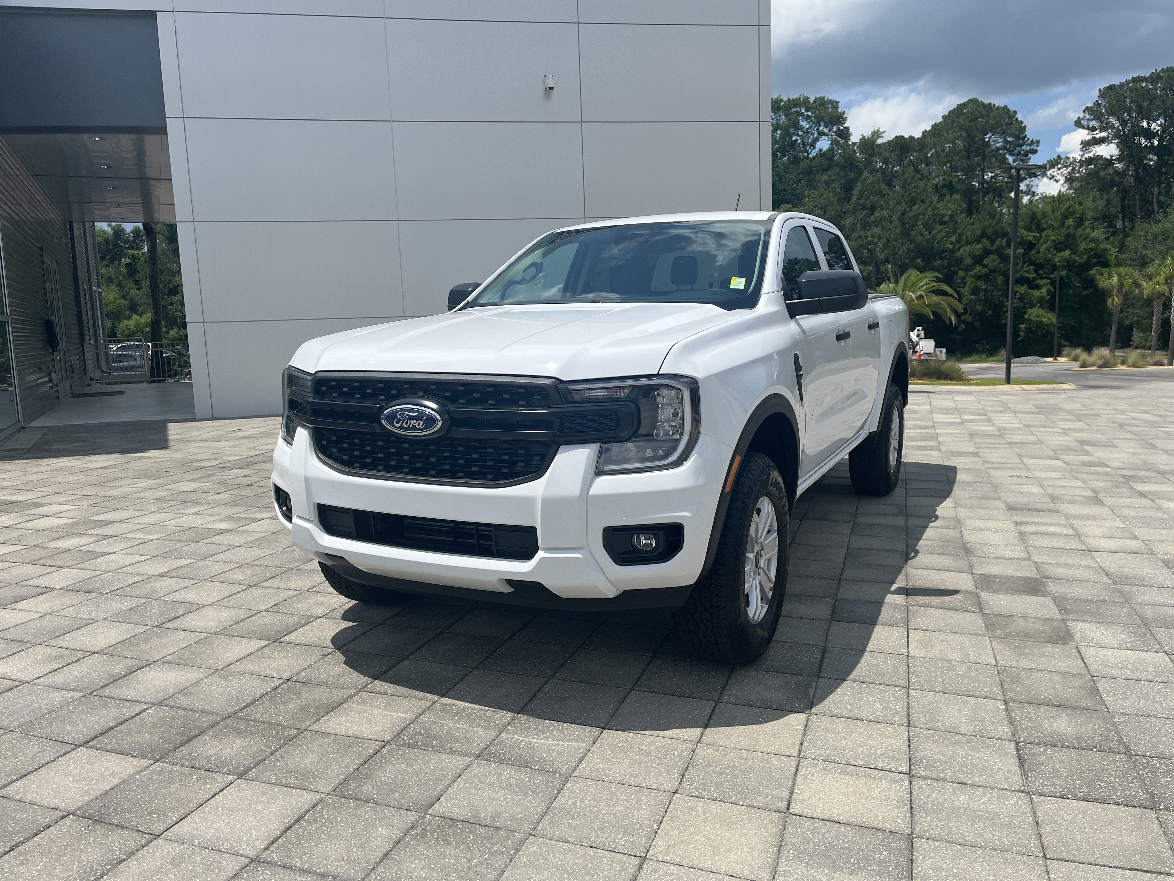 New 2026 Oxford White Ford XL image 2