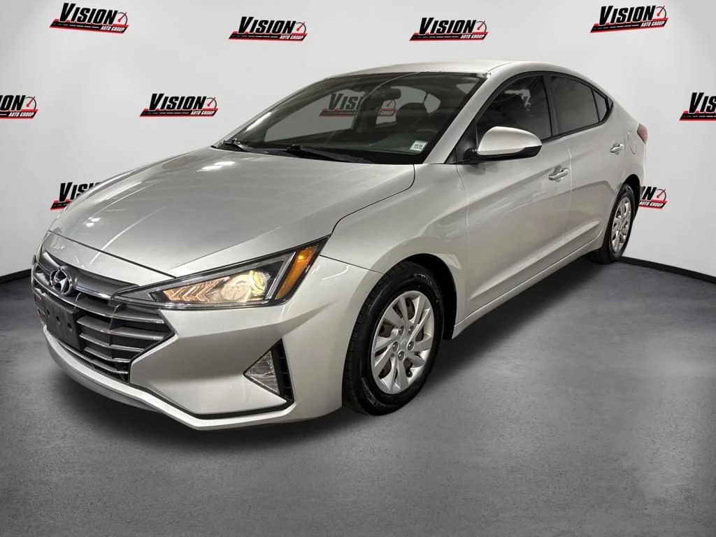 Used 2020 Silver Hyundai SE image 1
