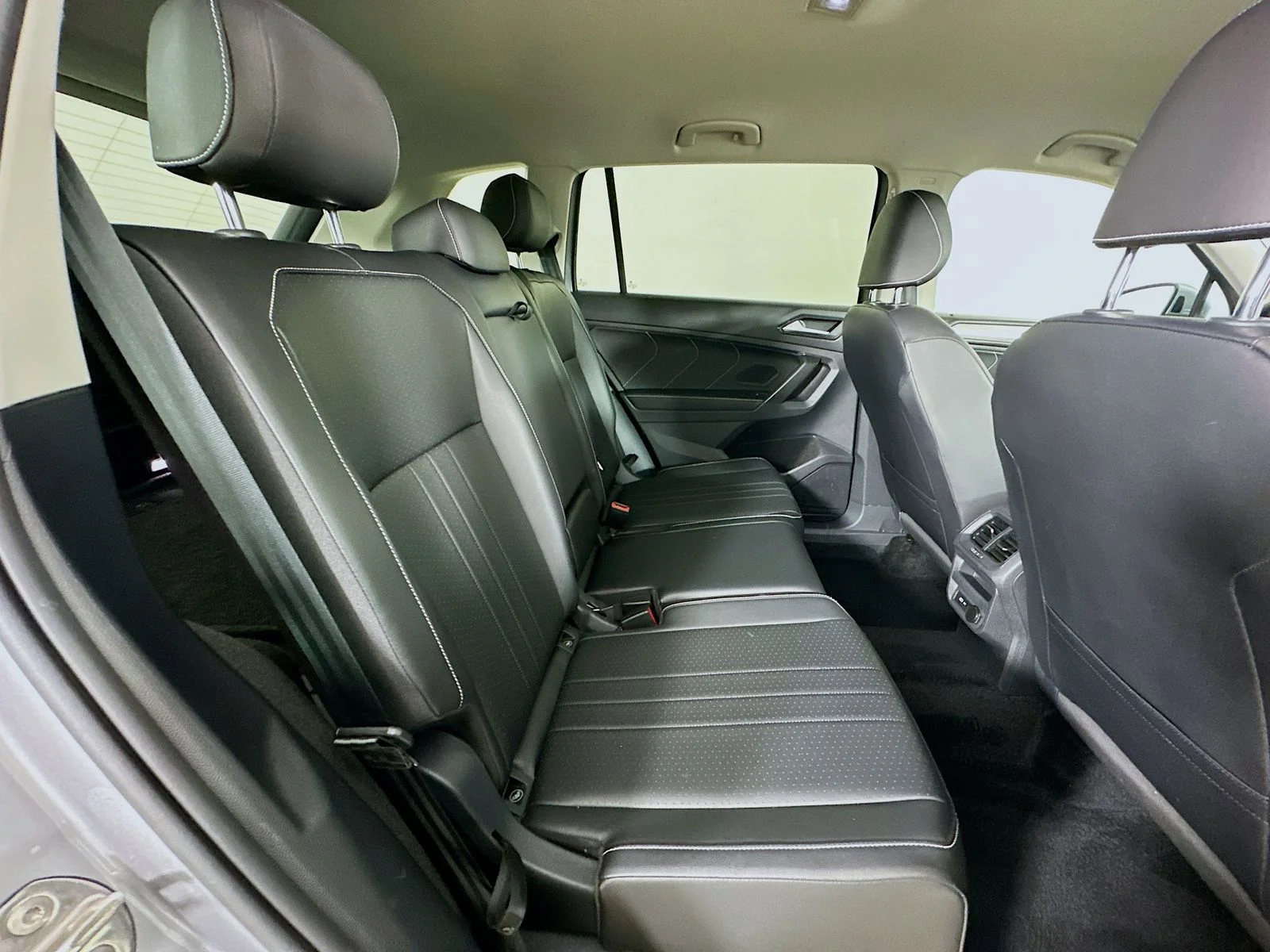 Used 2022 Silver Volkswagen  image 39