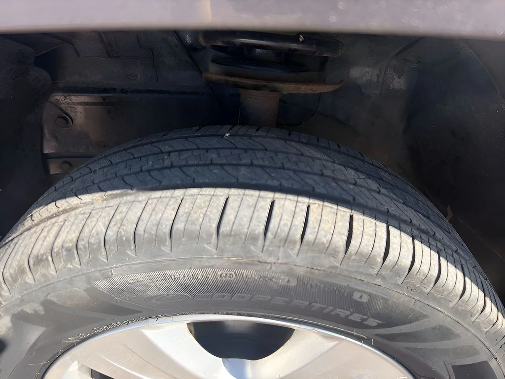 Used 2015 Granite Crystal Metallic Clearcoat Jeep Latitude image 21