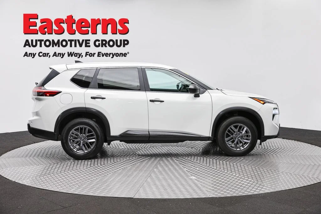 Used 2024 White Nissan S image 4