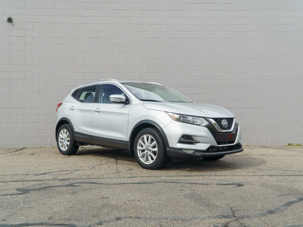 Used 2020 Brilliant Silver Metallic Nissan SV image 9