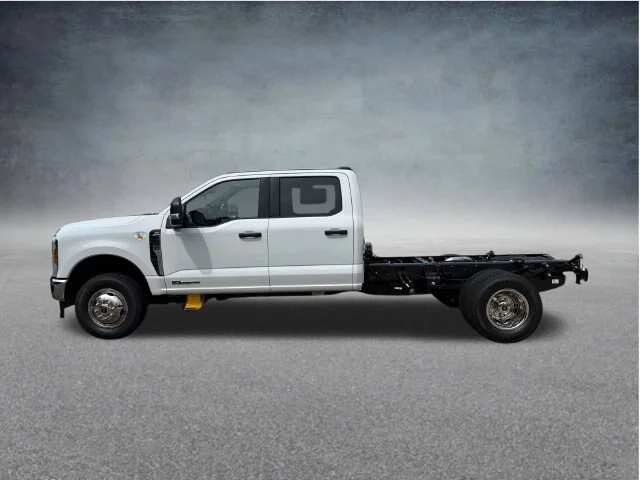 New 2026 Oxford White Ford F-350® XLT image 34
