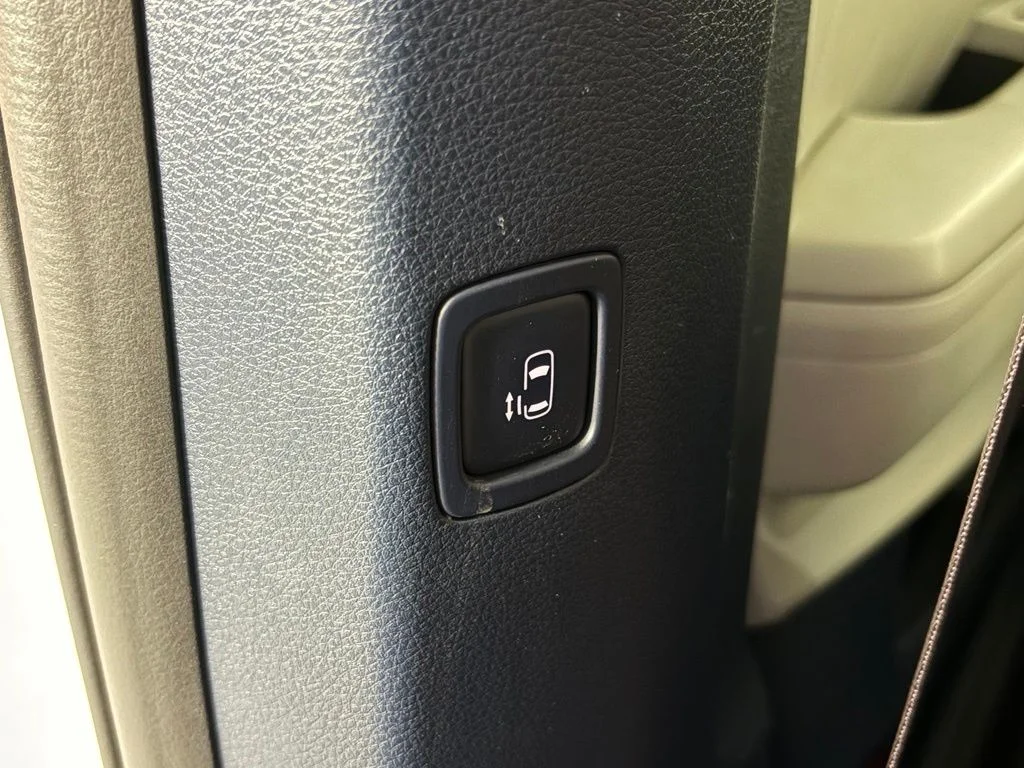 Used 2025 White Kia SX Prestige image 39