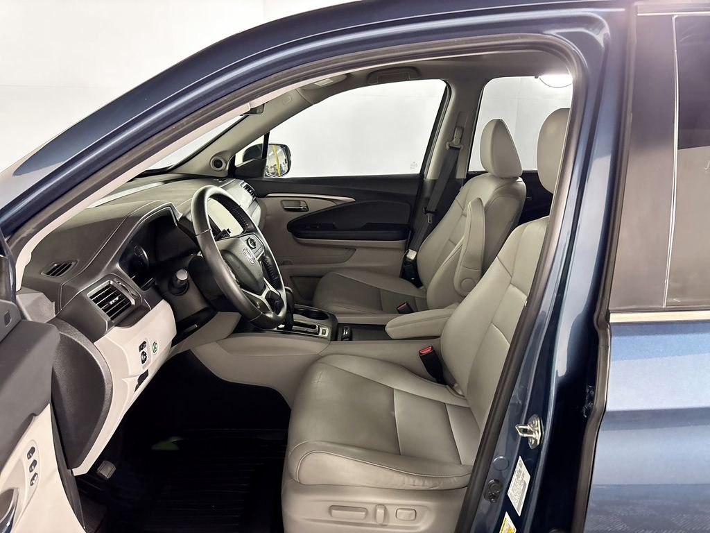 Used 2020  Honda EX-L image 11