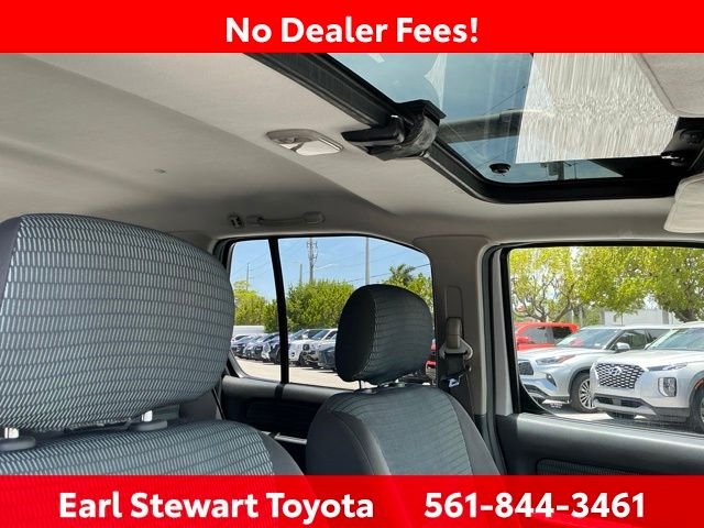 Used 2004 Silver Nissan SE image 31