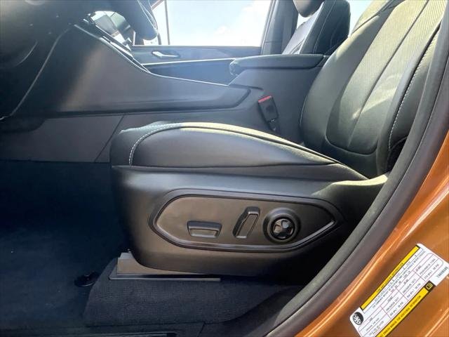 New 2026 Copper Shino Metallic Clear-Coat Exterior Paint Jeep Limited Reserve image 21